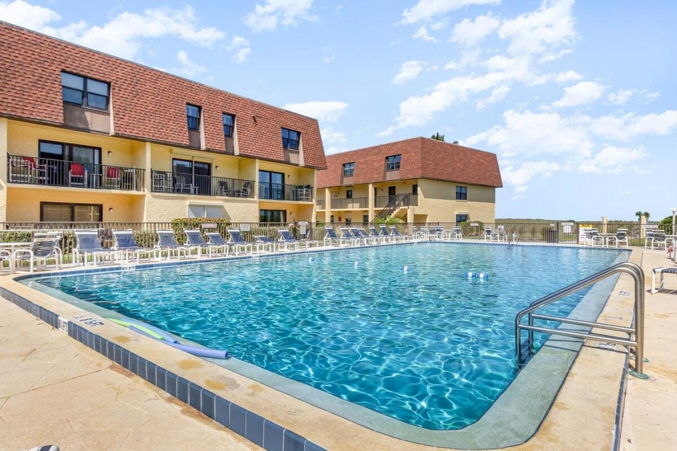 Pier Pressure Beachfront Wpool Cocoa Beach Exterior photo